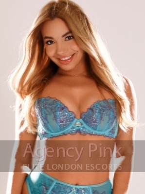 Stunning escort Tammy has sexy natural curves in this photo Picture 1