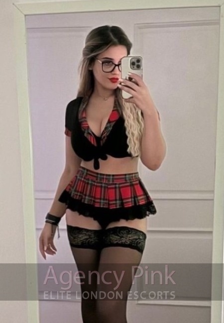 Avelina escort selfie photo